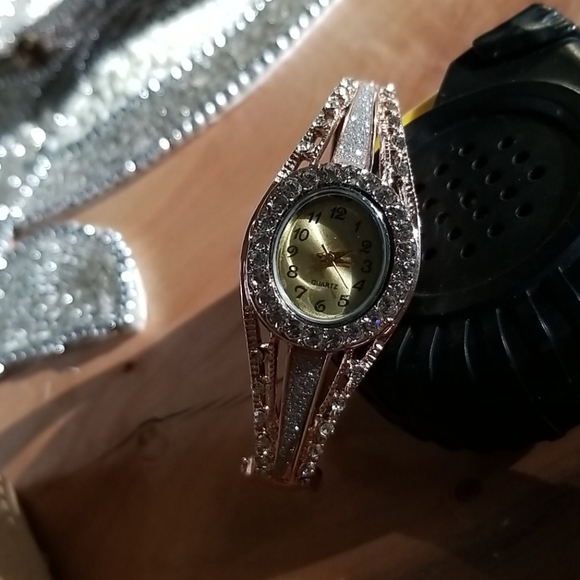 Sparkling Bangle watch - Picture 2 of 9